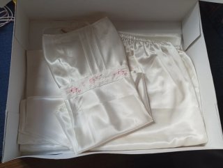 Conjunto lencero de bata y pijama