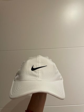 Gorra deportiva Nike blanca