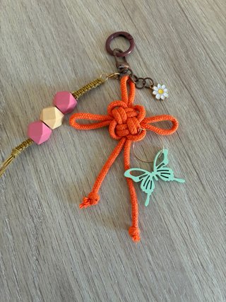 Llavero charm y Nudo Decorativo