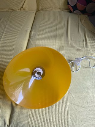 Lámpara de techo colgante amarilla y plateada