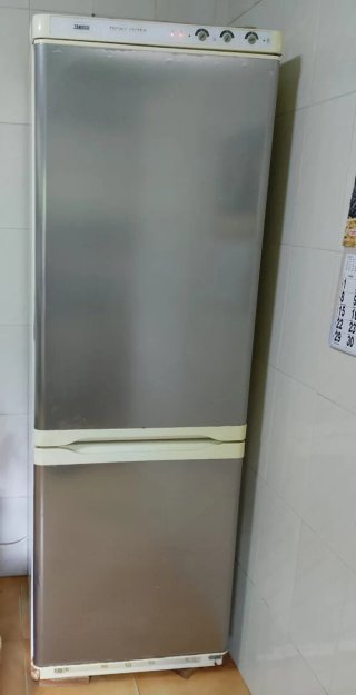 Nevera Zanussi con Congelador