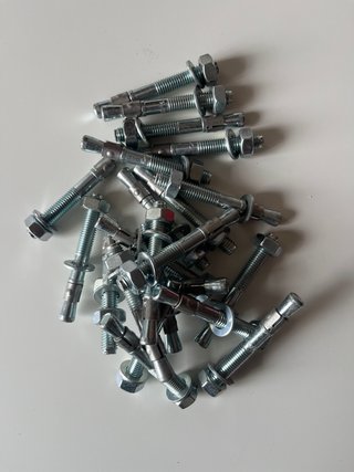 Lote de 22 espirros de anclaje metálicos 10€