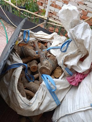 Lote de 2 metros cúbicos de leña