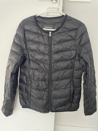Abrigo acolchado negro Stradivarius