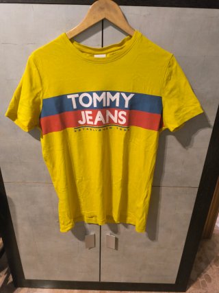 Camiseta Tommy Jeans Amarilla