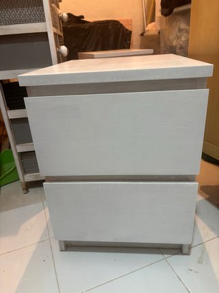 2 Mesitas de noche de madera maciza
