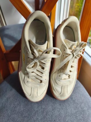 Zapatillas Puma Beige, logo rosa