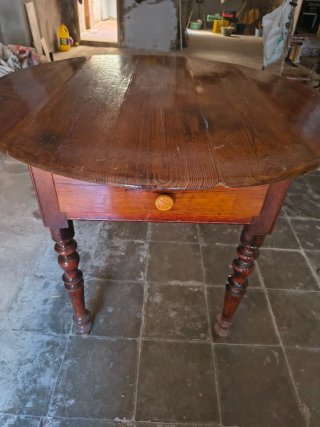 Mesa Antigua de Madera