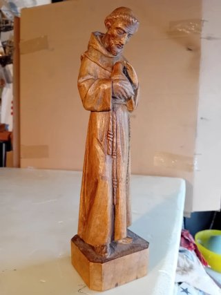 Antica scultura in legno fatta e dipinta a mano