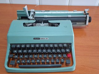 Máquina de escribir Olivetti Lettera 32