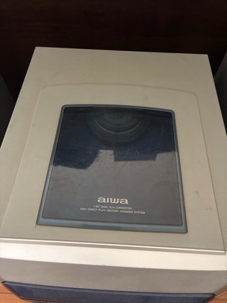 Equipo de música Aiwa con dos altavoces