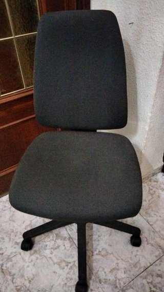Silla de ordenador negra gris
