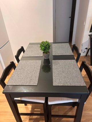 Barra HÄGERNÄS con 4 taburetes