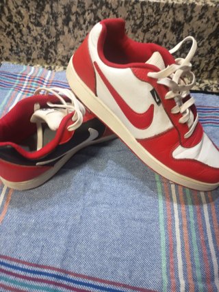 Zapatillas Nike Rojas y Blancas