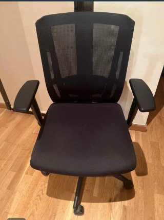 Silla de oficina ergonómica negra