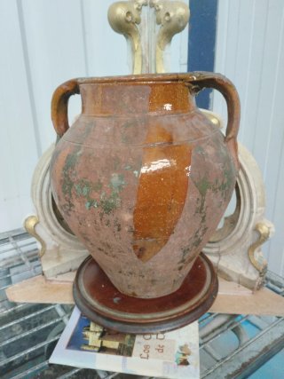 Cántaro de barro antiguo