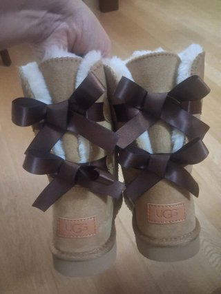 Botas de nieve UGG con lazos