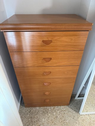 Cómoda de madera con 5 cajones