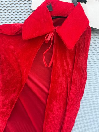 Capa de Diablo Roja de Terciopelo halloween
