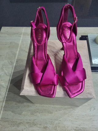 Sandalias de tacón Guess Hyson