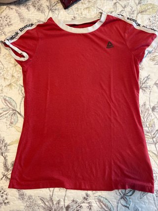 Camiseta deportiva Reebok roja