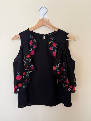 Blusa negra bordada Stradivarius - talla M