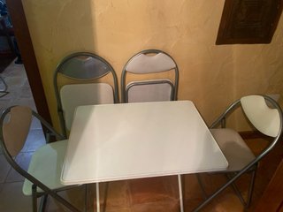 Conjunto de Mesa y 4 Sillas de Cocina