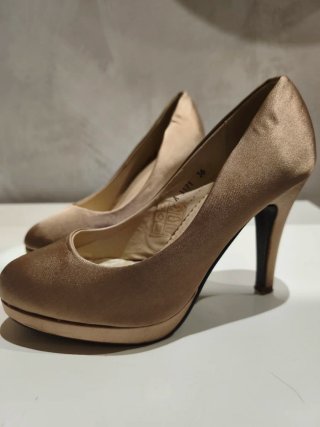 Zapatos de tacón dorados talla 36