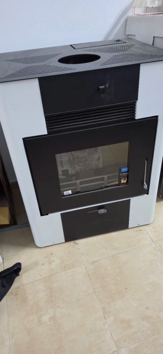 Estufa de pellet y leña