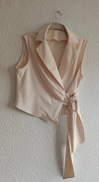 Blusa Beige con Lazada