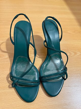 Sandalias de fiesta verdes Zara