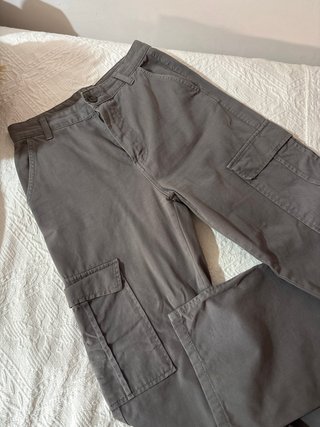 Pantalón cargo gris
