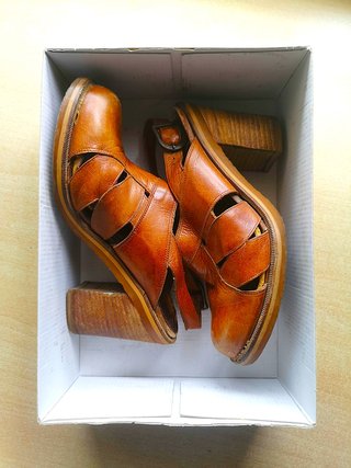 Sandalias de piel tacón ancho vintage