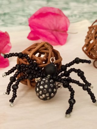 Broche o colgante con forma de araña.