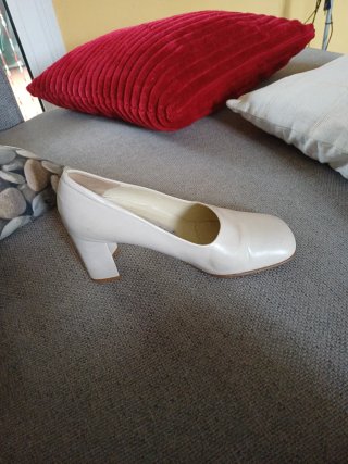 Zapatos de tacón beige