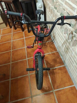 Bicicleta BMX Roja