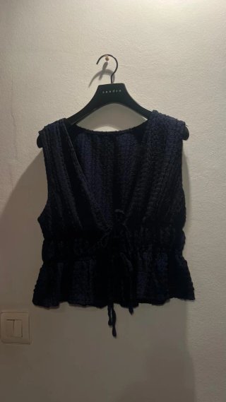 Crop Top Azul Marino con Volantes Talla M