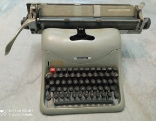 Máquina de escribir Hispano Olivettti Lexicon 80