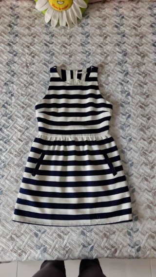 Vestido de rayas azul y blanco