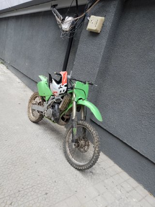 Moto de Motocross Kawasaki Verde
