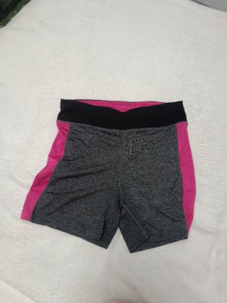 Pantalón corto deportivo