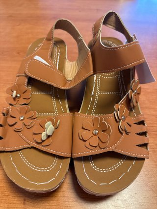 Sandalias de cuña con flores