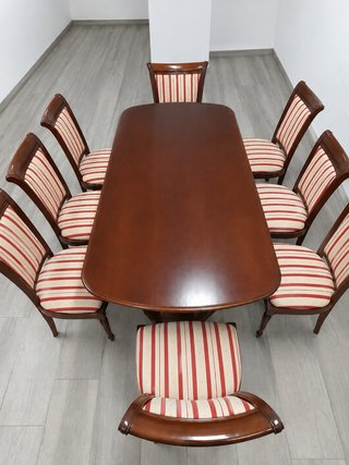 Mesa comedor grande con 8 sillas clásicas demadera