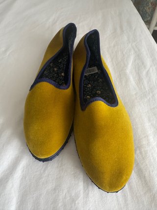 Manoletinas de Terciopelo Mostaza Talla 40