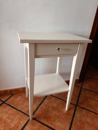 Mesa de noche Ikea blanca