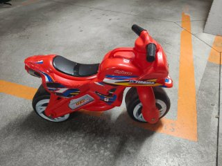 Moto Correpasillos Roja Injusa