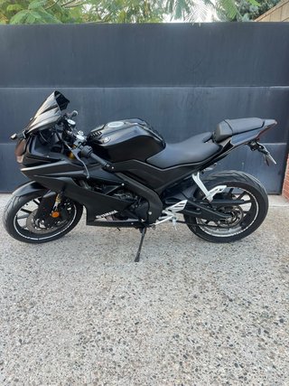 Yamaha YZF 125-R Negra