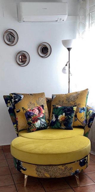 Sillón Redondo de Diseño con Reposapiés