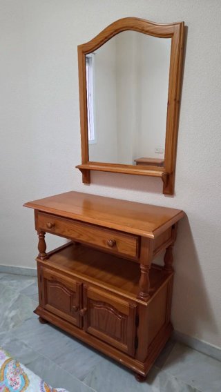 Cómoda con Espejo de Madera
