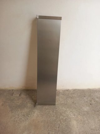 Balda de pared Ikea de acero inoxidable y madera